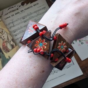 Wooden Beaded Bracelet with Floral Design